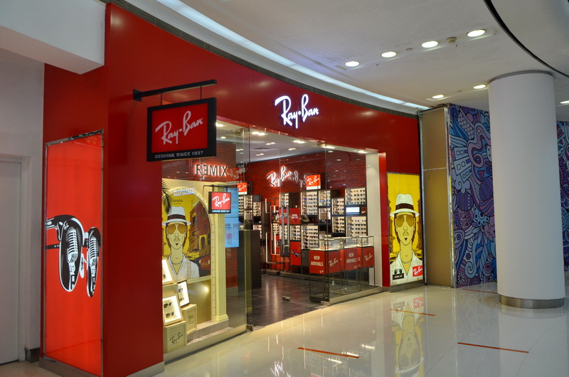 Ray?Ban 宏伊国际广场店——EMC易倍 CIS 商用安装系统的经典应用